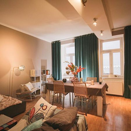 Charming Apartment: Only 10 Minutes To The Center Wina Bagian luar foto