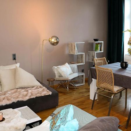 Charming Apartment: Only 10 Minutes To The Center Wina Bagian luar foto