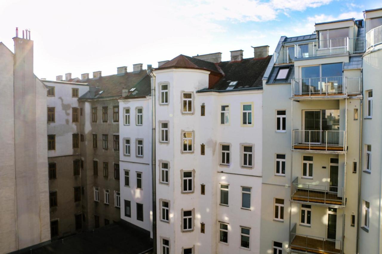 Charming Apartment: Only 10 Minutes To The Center Wina Bagian luar foto