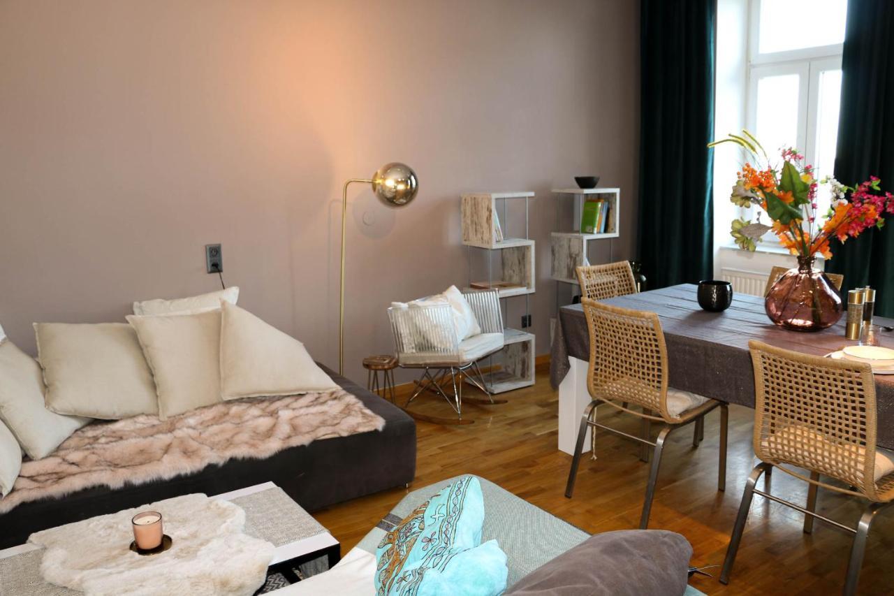 Charming Apartment: Only 10 Minutes To The Center Wina Bagian luar foto