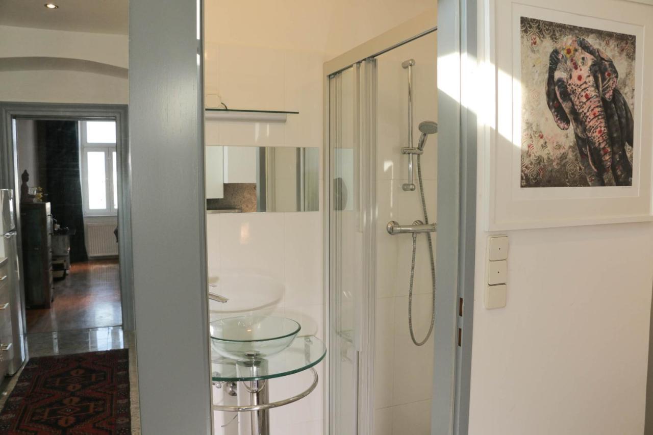 Charming Apartment: Only 10 Minutes To The Center Wina Bagian luar foto
